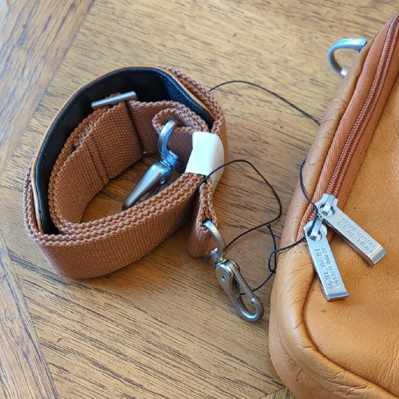 Kenneth Cole Reaction Brown Cognac Leather Messenger Bag - Picture 5 of 11